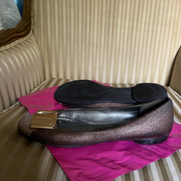 FERRAGOMO’S~BRASS~KID SKIN LEATHER FLATS~VINTAGE~SIZE 9.5 - Picture 2 of 12